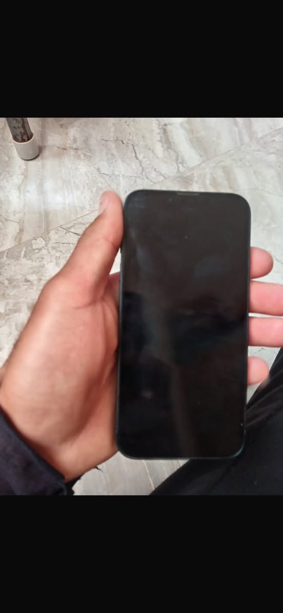سلام عليكم آيفون ١٣ عادي  بلادي  ممستبدل بي آي قطعه جهاز نضيف  ذاكره ١٢٨ بطاريه ٨٤ كله بلادي  مكان ديالى تقاطع قدس ***********
