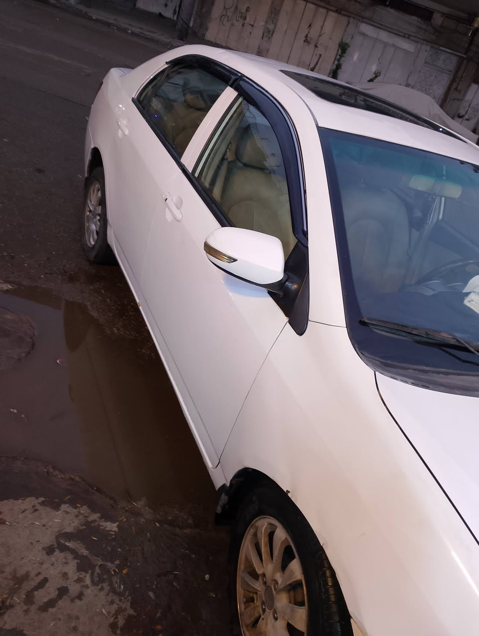 السلام عليكم سياره بيوادي جي 3 اوتو ماتيك نضيفه لا خياس لاضربه قويه كير مكينه نضيفات  تبريد ثلج صدر نص عمر ادامه كامل مسويلهة بصمه فتحه تحكم استيرن سياره نضيفه  العنوان بغداد أي ستفسار اتصال على الأرقام *********** او *********** السياره بسمي تحويل ثاني يوم السعر 58 وبيه مجال
