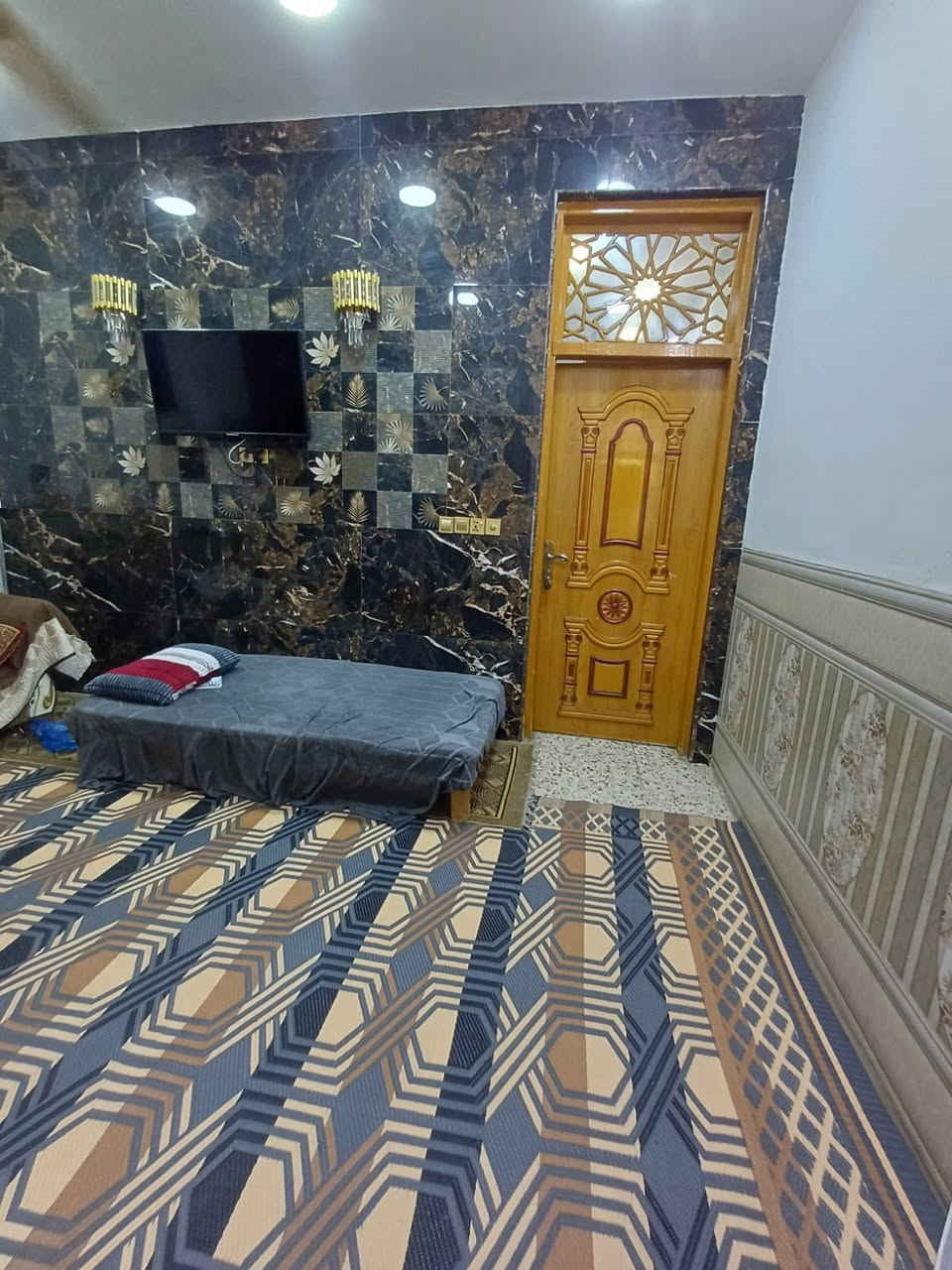 دار (( للرهان - للرهان)) 
          النجف الأشرف
         (( حي ميسان )) 
         (( طابو صرف )) 
--------------------------------------------------------------------------
المساحة  ((   100 متر   )) 
سعر الرهان ((  40 مليون ))
قطاع         ((       23       )) 
على ساحة و مشتل
--------------------------------------------------------------------------
يتكون من  : 
غرفه + صاله + استقبال +
مطبخ + صحيات داخلية 
-------------------------------------------------------------------------
للاستفسار الاتصال على الإرقام
التالية (( أو )) الاتصال على الواتساب
 (( أو )) زيارة المكتب

***********

***********
--------------------------------------------------------------------------
موقع المكتب  :
 نهاية حي ميسان // مقابيل سوق
 ميسان // موقع المكتب ركن 
((مكتب دلاليه كاظم السعداوي )) 
--------------------------------------------------------------------------
تريد تبيع بيت عرصه الاتصال 
علا الارقام الموجوده او مراسلتنا
 عن طريق الصفحه او اضغط علا
 الرابط وانضم لكروب بيع وشراء
 العقارات النجف الاشرف حي ميسان 
--------------------------------------------------------------------------
https://www.facebook.com/aqarathymesan

— @مع ‏كاظم السعداوي‏
