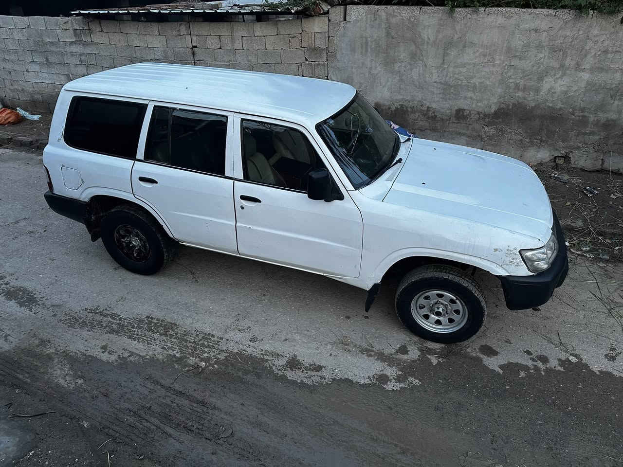 السلام عليكم نيسان باترول موديل2002 السياره مكينه وكير شرط خير من الله تدفئه وتبريد لوكير كله شغال السياره مزاد وزاره الداخليه السعر 60 وبيها مجال رقم التلفون ***********
