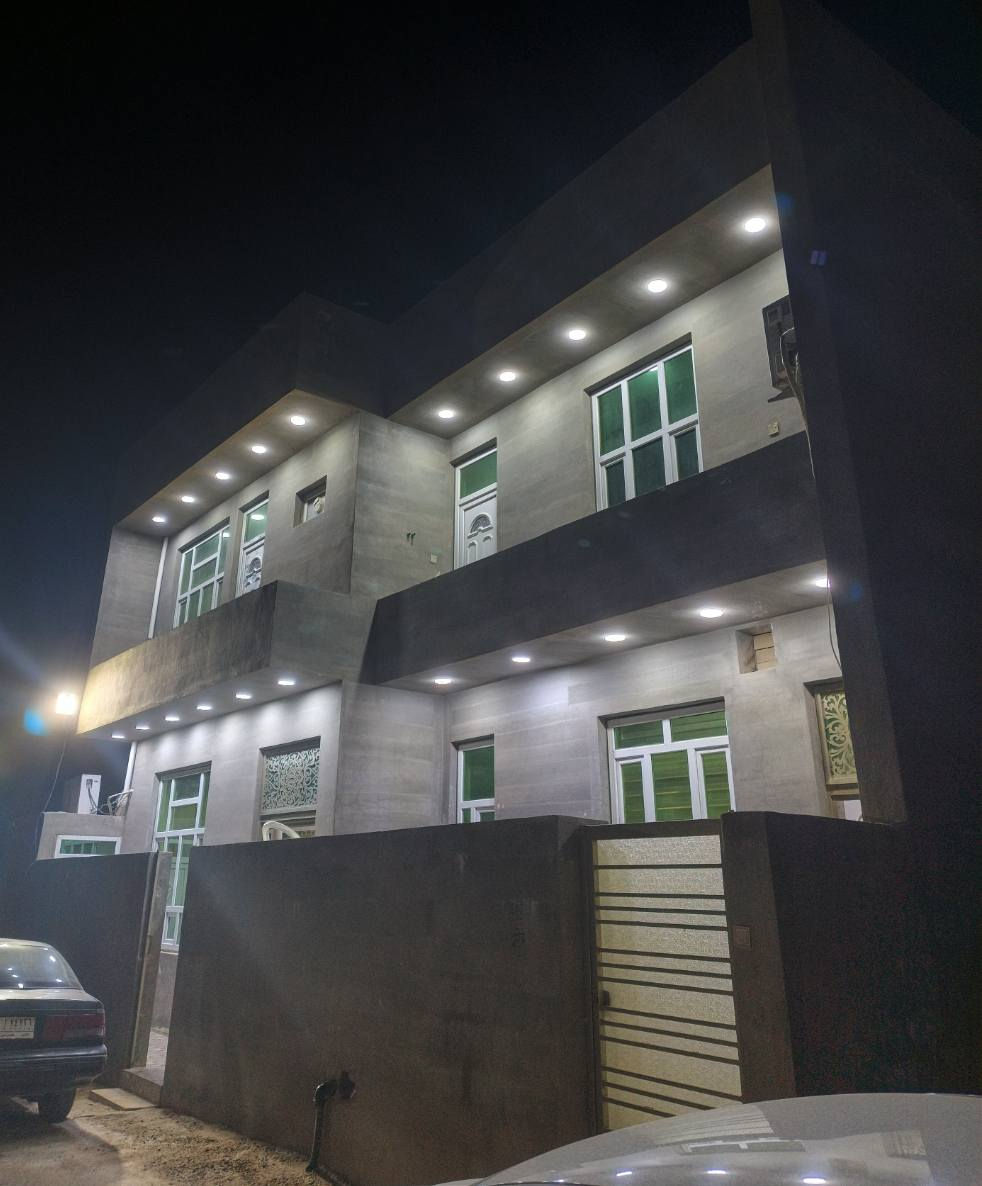 السلام عليكم دار للبيع في منطقه الزراعه الثانيه المساحه 246متر  ... الواجهة شكل مشتملات  الداخل بيت كامل 
ديوان.... كندور... هول... صاله....وغرف2.. مطبخ... مناور2... حمام داخل وخارج... والطابق الثاني.. غرف 2وصاله وحمام.... 
للإستفسار على الرقم***********
