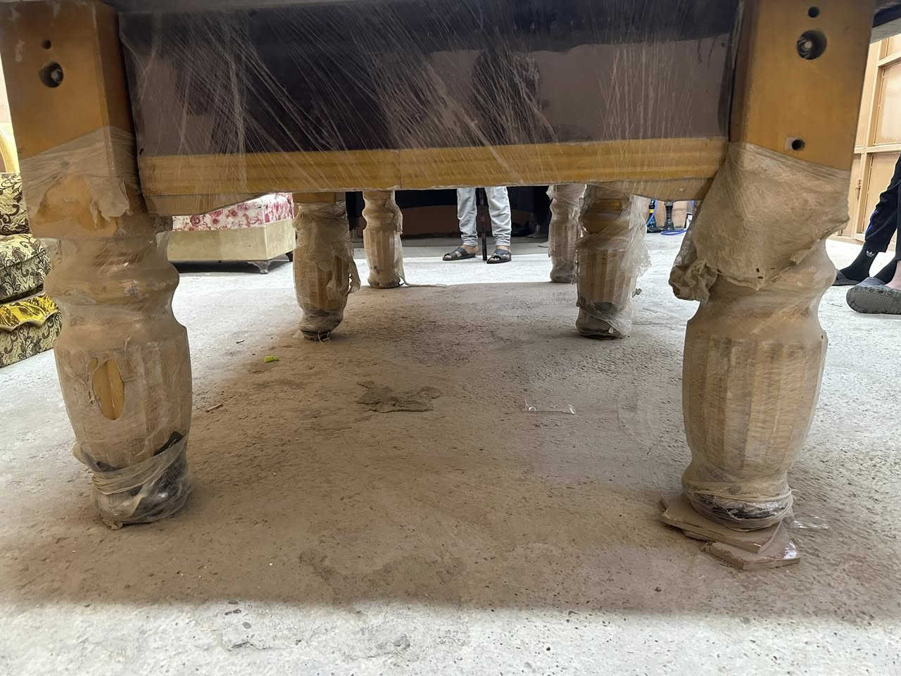 ميز البيع عراقي سعره ٢٠٠ وبي مجال ***********
