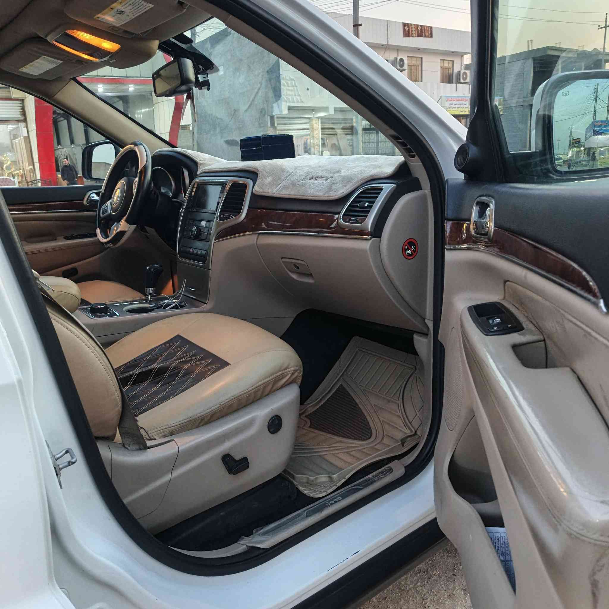 السلام عليكم
Jeep كراند شيروكي 2013 خليجي 🔥
( Limited) لمتد 4×4
السيارة مكفولة كفالة عامة وفول مواصفات 1/1 فول للاخير ✅

بصمة تشغيل ✅
بانوراما✅
صندوق كهربائي✅
حساسات امامية خلفية✅
داخل جلد ✅
كراسي كهرباء ✅
تدفئه وتبريد بالكشانة✅
رقم بغداد الماني تحويل ثاني يوم ،
السيارة جديدة وممتعوبة مال جناي 
ماشيه , 116
عنوان السيارة الانبار الرمادي حصيبة الشرقية للاستفسار الاتصال على الرقم  *********** . 

السعر (205) وبي مجال شي بسيط 🩵
