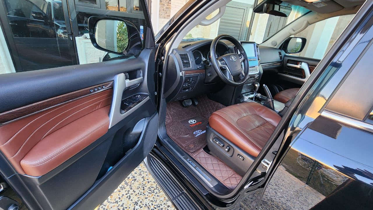 لاند كروز 2020     VXS   5700  ساز اصلي
رقم اربيل الدولي  بأسمي شخصياً هزه وسنويه جديده 
بيها تضليل بل سنويه 80‎%‎ مجدد لل شهر 10
مغلفه ppf اصلي ب 23 ورقه ضمان 8 سنوات
مكفوله كفاله عامه وبوضع الشركه بيه 3 رصعات  صغار مسحوبات pdr وشرط بس بل سونار يبينن
فول فول مواصفات 
مكينه 5.7  8 سلندر     ماشيه 88 الف 
جكات 
دبل ماوس 
كامرات محيطية
داخل قرميدي 
كشنات كهرباء  خزن ميموري وتدفئه وتبريد كشنات
حساس امامي خلفي 
رادار 
مري قلاب وشفط
ستيرن هيتر وكهرباء 
كيجات لكزز 
شاحن واير ليس 
صندوك كهرباء 
5 بصمات 
وبعد بيه هواي مواصفات 
بيه بصمات 2 وكتلوكات كامله 

عنوان السياره بغداد/ ابو غريب 
لل استفسار ***********. //. ***********

معروضه ب 620 وبيها مجال
