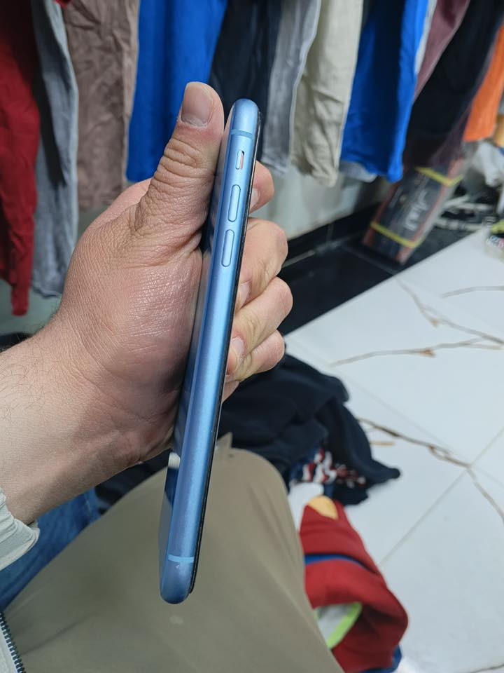 ايفون xR نضيف ما داخل صيانه ابد وتر بروف
جهاز ذاكره ٦٤ 
بطارية ٧٧ بلادي 
السعر ١٨٥ الف وبيه مجال 
*********** واتساب
