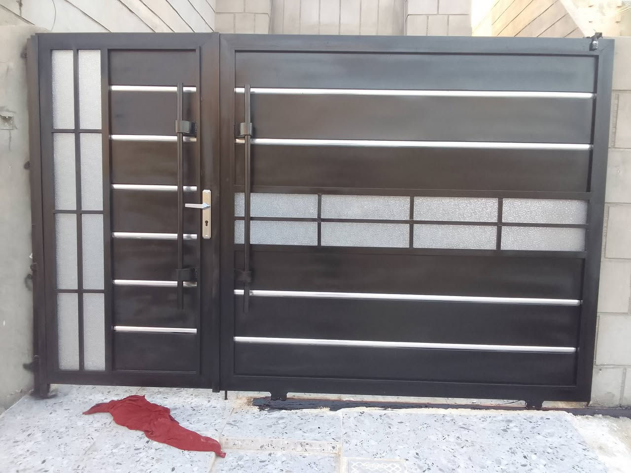 باب حوش سعر حسب القياس نشتغل بكل ثقة وظمانك موجود حدادة الاستاذ *********** اسعارنا مناسبة لا موعدنا ايجار ولا مصاريف اخرى
