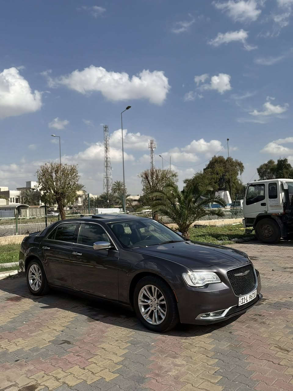 سلام عليكم
اوباما 2019
لمتدد فوول
بانوراما 
كشنات جلد 
كشنات تدفئه تبريد امامي خلفي 
كشن خزن 
ستيرن كهرباء
ماشية 80 الف 
شاشه كبيره 
كأمره خلفيه 
حساس خلفي 
حادث جاملغ خلفي وجاملغ امامي بدون دواخل بدون أيرباك ضرر كلش بسيط + بيها ربع البنيد هنا صار بي صبع شي قليل كلش 
سعر 220$ وبيها مجال بسيط 
عنواني بغداد كاظمية 
***********
