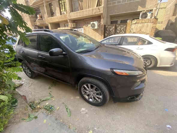 سلام عليكم جيب شيروكي بزون 2018 رقم انجليزي جديد سنوية جديدة ومفحوصة هزة جديدة البارحة سويتلهة السيارة كفالة من لغد وشاصي وبيهة هواي مواصفات 4 سلندر 2400 بيهة قطعتين صبغ موجود السونار مالتهة دعمتهة خفيفة سعرهة 130 ورقة وبيهة مجال للأستفسار ***********
