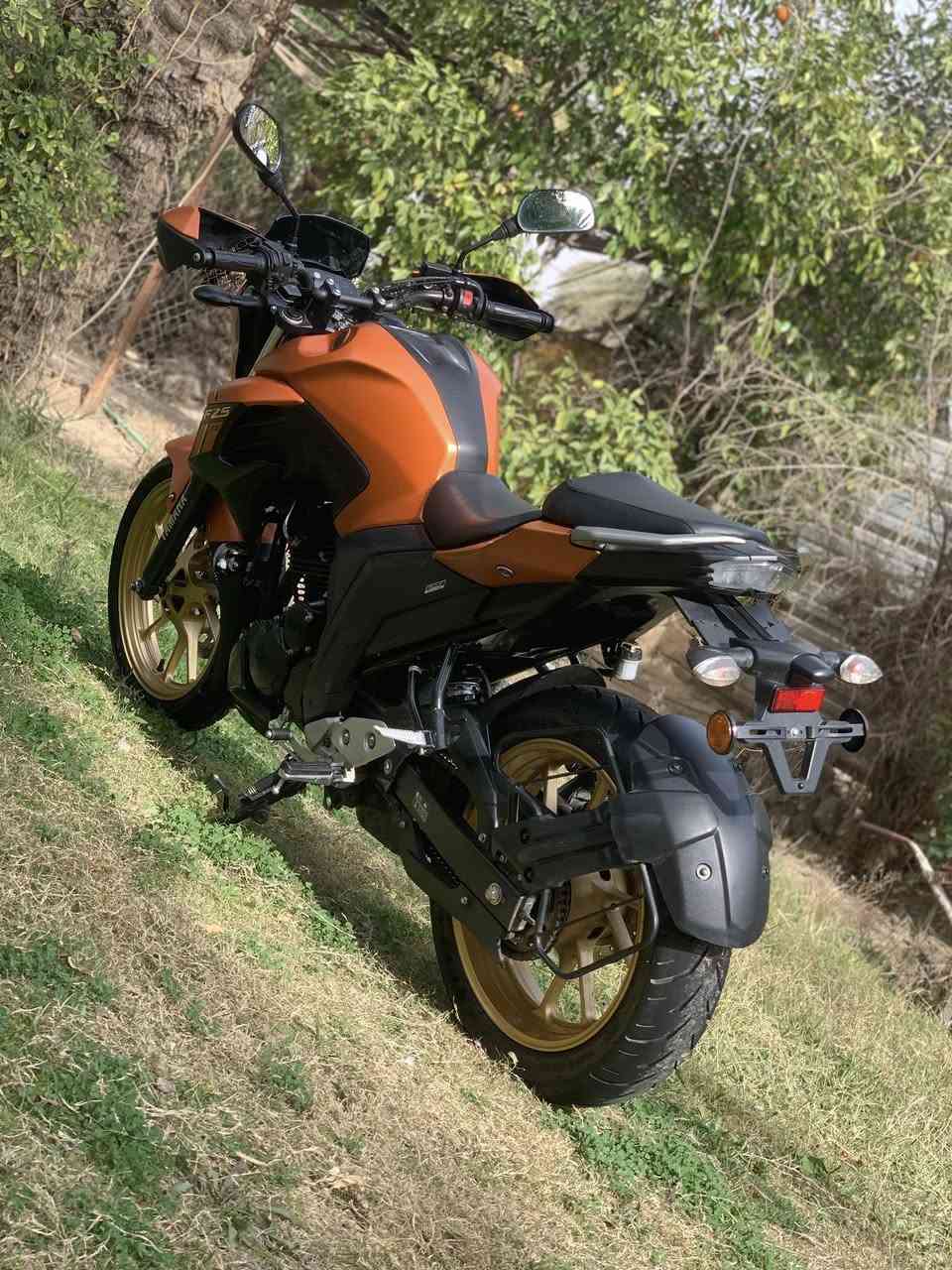 سلام عليكم
للبيع و مرواس ايفون حسب القناعه 

دراجه ياماهه FZ250cc

دراجه منفيس 

مفتوحه المكينه مجفته تجفيت مال فطاحله محور بيه سلف

دراجه معروفه مواصفته وسعار 

نضافه مثل ما شوف كدامك 

موديل 2025
مكاني بغداد 
خاص موجود 
سعر مليون 150بيه مجال مراوس ايفون حسب القناعه
***********
