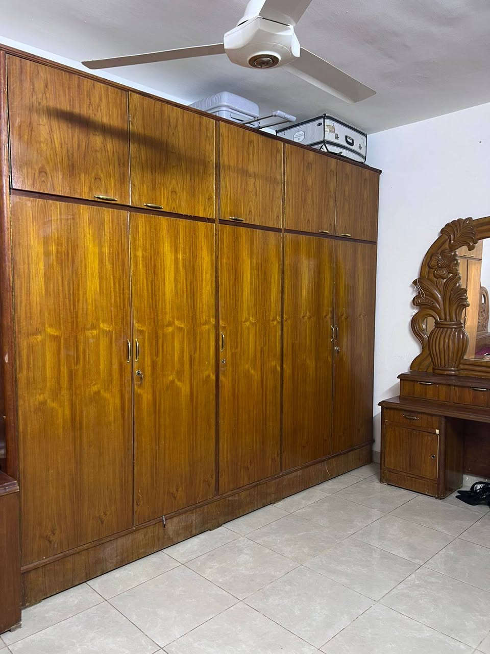 السلام عليكم غرفت نوم صاج خشب عراقي وزن ثقيل و صب للبيع السعر 850 الغرفه مثل ماا تشوف عينك حيل نضيفه التواصل واتساب او انتصال مكاني موصل شقق الحدباء ***********
