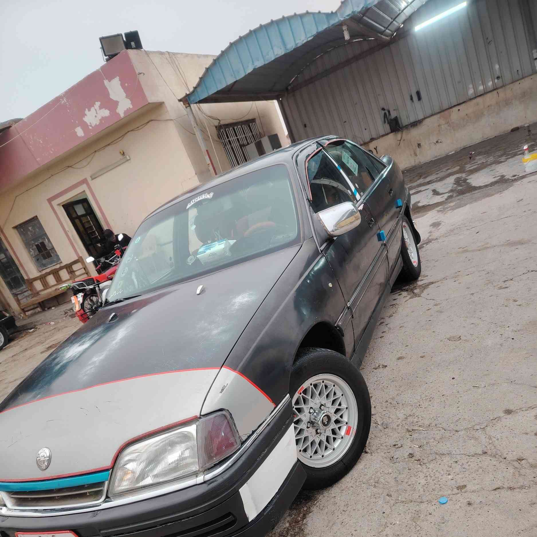 السلام عليكم اوبل اوميكا للبيع موديل 92 محرك 2000 بلادي كير عادي جام امامي كهربائي وخلفي يدات مسجل شاشه لمس سنتر لوك تقفيل وتفتيح عل ريمونت  سياره جاهزه كير ومحرك وباتري وصدر. امامي وخلفي كله جديد تخم تاير واكسل ترايك وين متريد رقم انبار تحويل مباشر سنويه لل2028  سياره مال جناي كهربائيات كله شغاله ومرتبه مكاني حبانيه
للاستفسار اكثر اتصل:
***********
