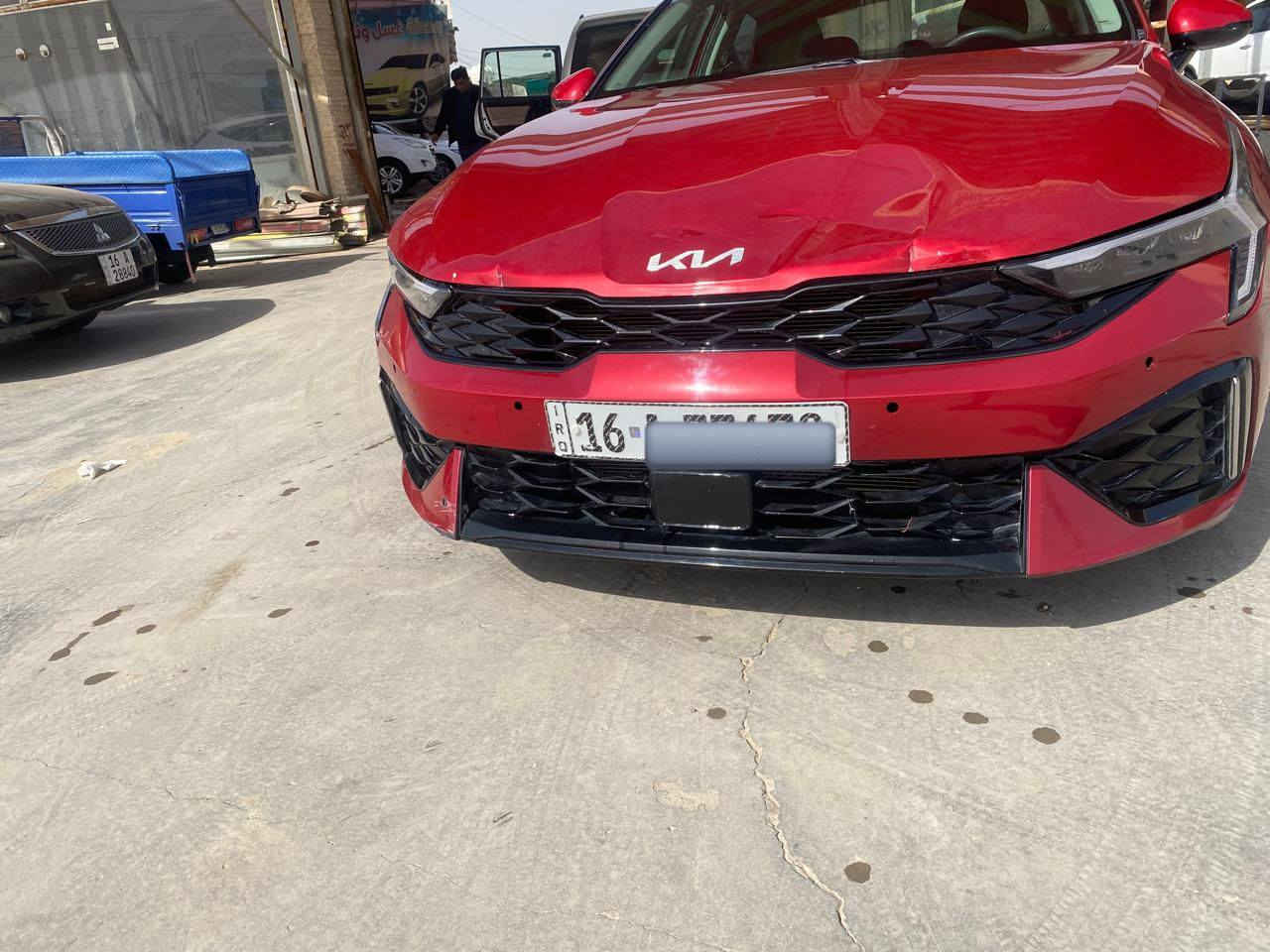 السلام عليكم
كي فايف موديل 2025
وارد أمريكي ضربته طخه بلبنيد بارد يعني السياره مكفوله 
ماشيه فقط 28 الف كيلو شبه زيرو 
معوقين وكاله عامه بلسياره 
سعر فقط 190 
للاستفسار ***********
