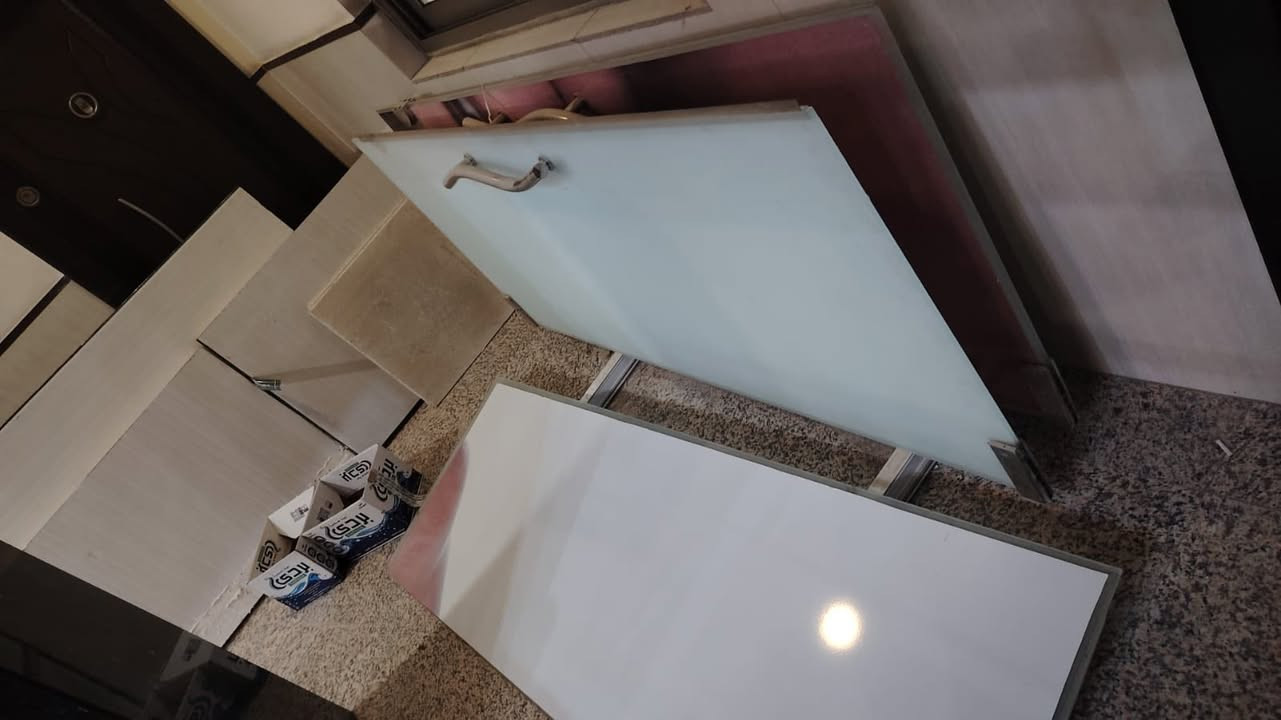 السلام عليكم 
ابواب جام وقواطع 
ابواب 2 ارتفاع 2.10  عرض 90 سم
اربع قواطع ارتفاع 2.20 عرض 1.60
قيم واخذ  ***********
