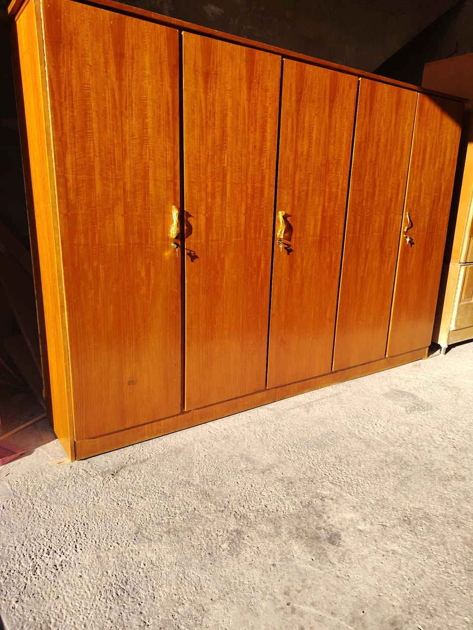 كنتور صاج عراقي حطاطه تكمه 5 باب نضافه 100 بل 100 سعر ٢٥٠ 
يوجد توصيل داخل تكريت والعلم وبيجي والدور الاتصال ع رقم تلفون ‏‪***********‬‏
