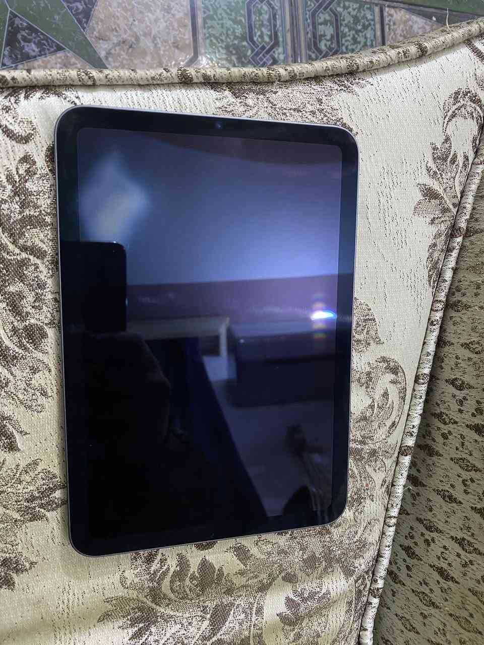 سلام عليكم : ايباد mini 6 : نضافه 90/100
بطاريه بحدود 88 صار شهر من مشتريه 
مال بوبجي تجي تشوفه اذا ماعجبك لتاخذ 
سعر 300 الف  
مكاني رمادي صوفيه 
رقمي او واتساب ***********
