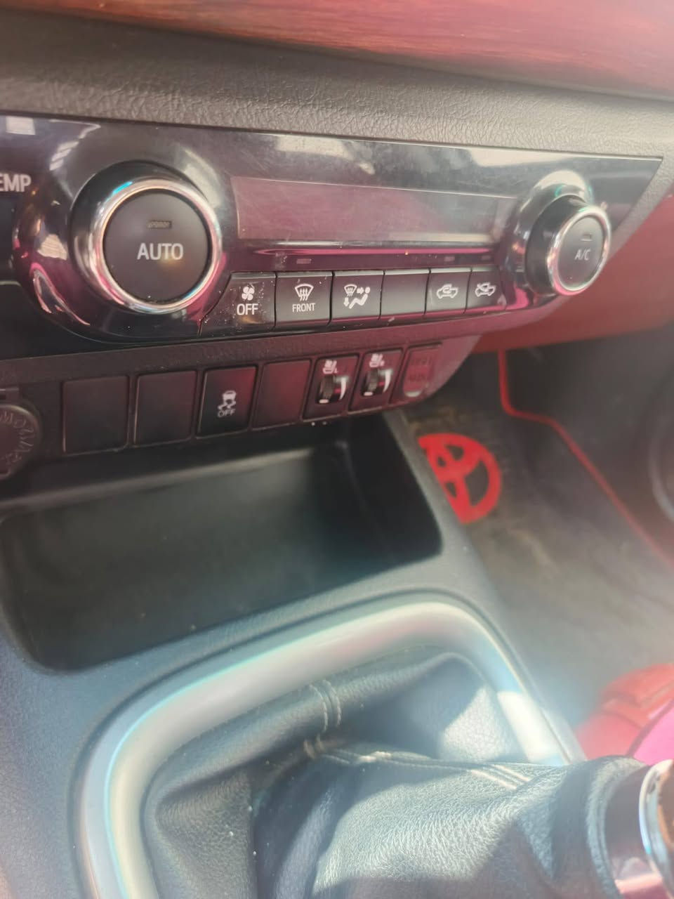 بيع فقط
بيكم هايلوكس موديل2020 فور ويل كير عادي مواصفات نص فول مكفولة من ضربة وصبغ مكانات بارد فقط ماشية 130الف تبريد قطعتين كشنات تدفئة تبريد شاشه كامرة تحكمات رقم دهوك
سعر245وبي مجال قليل
***********
