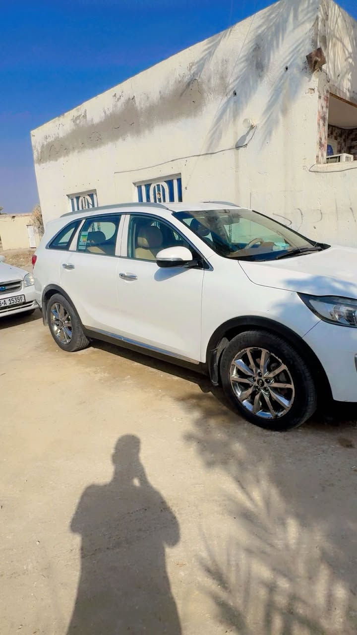 السلام عليكم سورنتو 2016 خليجي  7 راكب 6 سلندر سنويه ل2027 سياره مكفوله للاستفسار ***********
