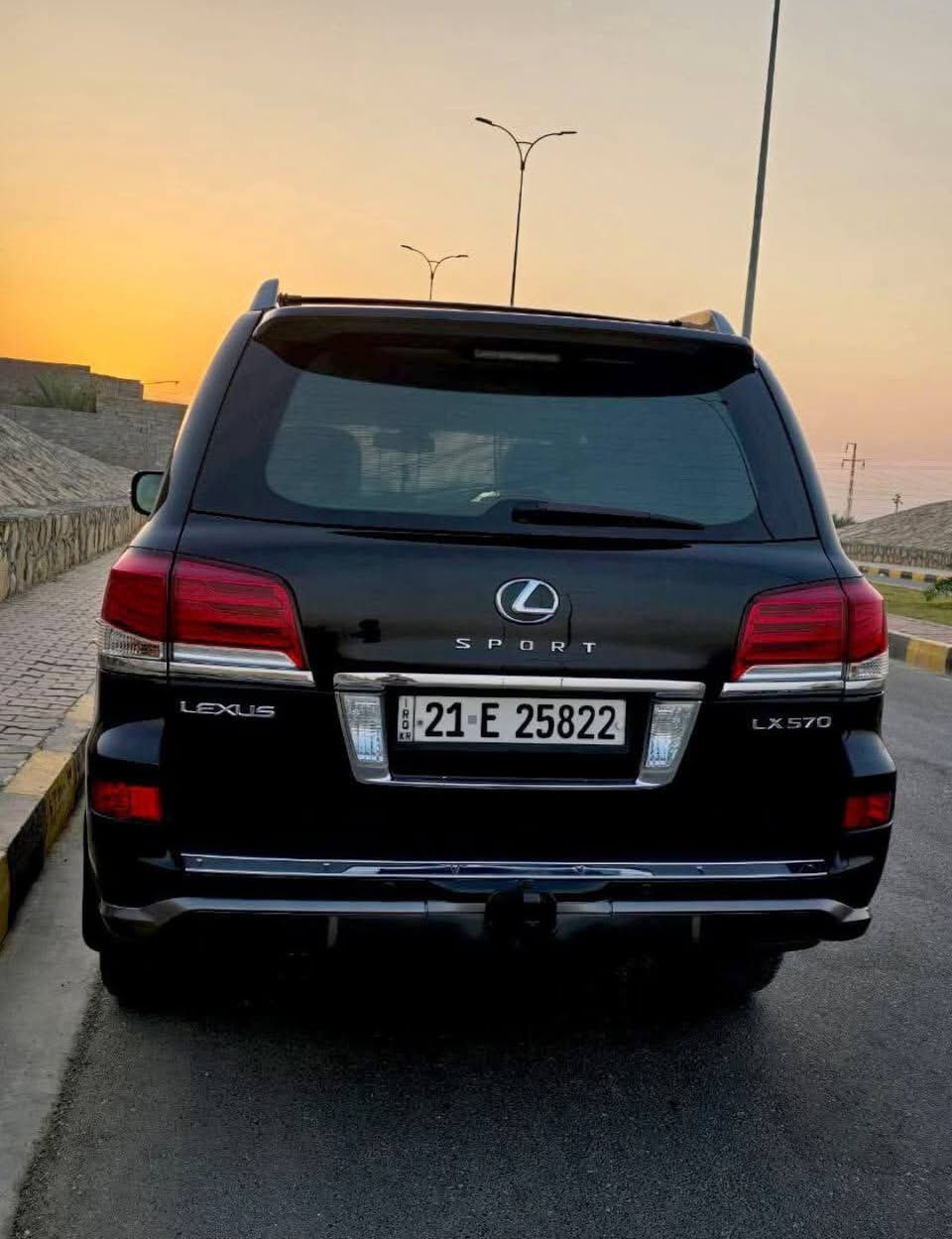 السلام عليكم 
لكزس اسود موديل 2013
8 سلندر 5700 LX
لون اسود
فول مواصفات واحد على واحد 
لايتات زنون و لد
اشاره بالمري
جنطه كهرباء 
خمس كامرات 
حساسات اماميه خلفيه
رادرات 
كشنات كهرباء تدفئة تبريد كلهن
شاشات عدد ٣
أربع الأبواب بصمه 
داخل بيجي
جكات ٣ وضعيات
خمس وضعيات قيادة
٣ قطع تبريد
وباقي الموصفات معروفه مال لكزس 
رقم شمالي باسمي تحويل ثاني يوم 
ماشيه 188الفkm

مكفوله ماعدا راس الجاملغ بيه بارد قليل سونارها بلصور 
مكاني الانبار هيت
 جاهزه من كلشي مانقصها شي 
السعر 42$ وبيها مجال
الاستفسار أكثر اتصل وتدلل ***********
