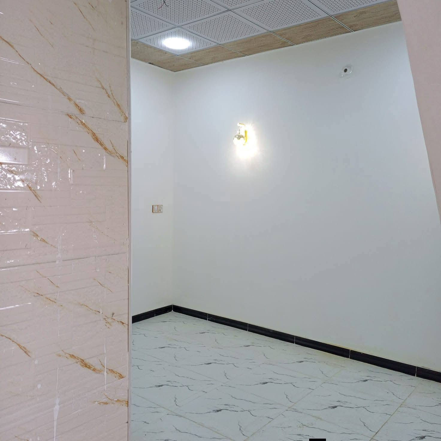 بيت للبيع حي ميسان قطاع 23 قريب شارع الكيات مساحه 50متر طابقين يحتوي على استقبال وصاله ومطبخ وصحيات والطابق الثاني يحتوي على غرفه وصاله وصحيات صب كونكريت ارضيه بورسلين جدران سيراميك سقوف لبخ بورك شغل درجه اولى جسور نزالات بيت متعوب عليه 

السعر المطلوب 72مليون قفل قفل 

البيت جديد غير مسكون باقي تشطيب فقط 

الصور نموذج من العمل 

للاستفسار والمعلومات الاتصال بنا *********** 

او مراجعه مكتب ألروان للوساطه العقاريه والمقاولات العامه 

عنوان المكتب حي ميسان ع الشريط قرب صيدليه الشراع مقابل الاستداره مباشر 

عندك بيت عرصه للبيع راسلنه وات ساب وتدلل
#النجف #الكوفة #حي_ميسان #عقارات #ايجار #رهان #بيع #شراء #العراق #رهان
