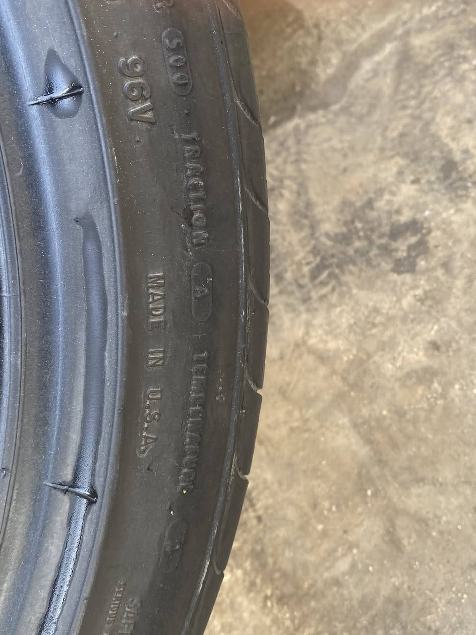 اطارات للبيع نوع GOOD YEAR أمريكي الصنع انتاج الأسبوع الخامس ٢٠٢٤   نضيف جدا قياس 235/40R19السعر ١٥٠ الف عدد ٣ للتواصل ***********
