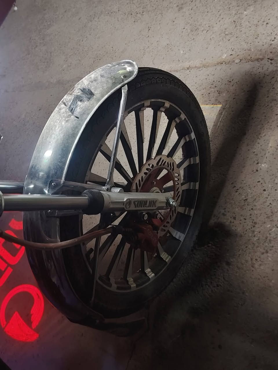 دراجة شونك ليثيوم موديل 2025
دراجة صار ٤ اشهر من جبته مخليهة مال منطقة مامتعوبة واشتريتهة غالية صارت علية بمليونين و٦٠٠ الدراجة كلش حلوه وناسي البانزين والعطلات بس انفخ تايرات😂 بس متخدمني اني اطلع مسافات بعيدة بحكم دوامي وهي تمشي فقط ٨٠ كيلو بالشحنة بيهة بك ترجع ورة وبيهة ٣ نمر كل نمرة تمشي اسرع تقفل سرعتهة ١٠٥ بس سريعة وحلوة نظيفة كلش مغطاية كلهة يعني تمطر الدنيا عليك متوكفك بشارع ابد البطارية c3000 مع بصمة وسويج تخبل تشحن ب٤ ساعات للبيع او مراوس


**إذا كنت صاحب هذا الإعلان وتريد حذفه لأي سبب، رجاءا أرسل رسالة إلى الدعم الفني**