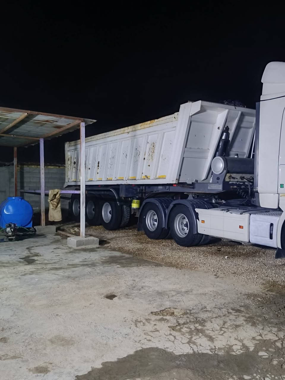 سكانيا موديل 2014 معلايه 17 فول مواصفات مكفوله عرجه بس راس لبيع السعر  خاص مكان  ميسان *********** ***********
