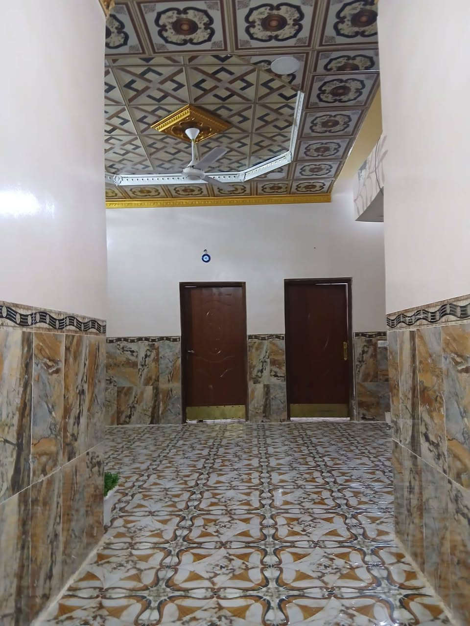 بيت مساحه 200 طابق واحد حي الشرطه الصوب الصغير
بضهر المدرسة قريب عل محل شهيد السعر 97 بيه مجال 
ويرهم على المبادره 
تفاصيل البيت غرفتين وصاله واستقبال ومطبخ 
الانتصال 
***********

