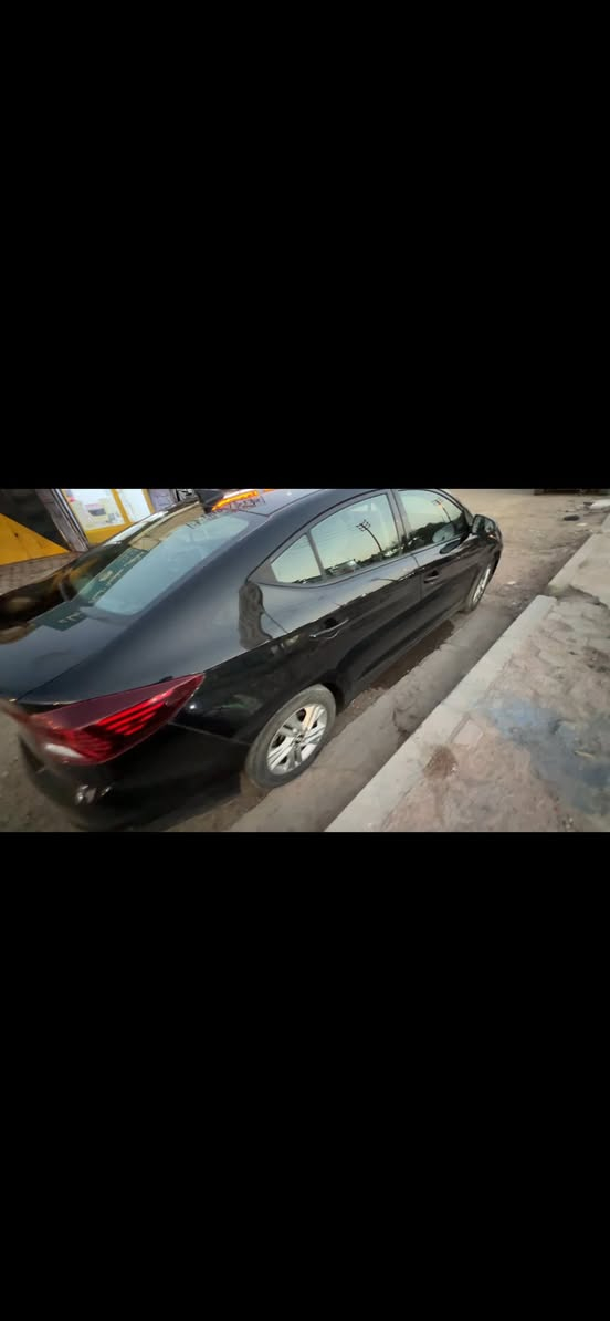 سلام عليكم 
الانتره مديل 2020 وارد امريكي ضربتها جاملغ او بنيد امامي غير ذني مابيه ضربه بعد ولا صبغ سياره جديده كلش مكينه 160دوش  سياره جاهزه من كلشي حداديه جديده تبريد ترايك اربيل   سنويه للشهر 11 يعني بعدها مامنتهيه بهاي السنه رقم اربيل بسم شركه عدي وكاله بسمي سعر 115 اوبيها مجال مكان 5 ميل ***********
