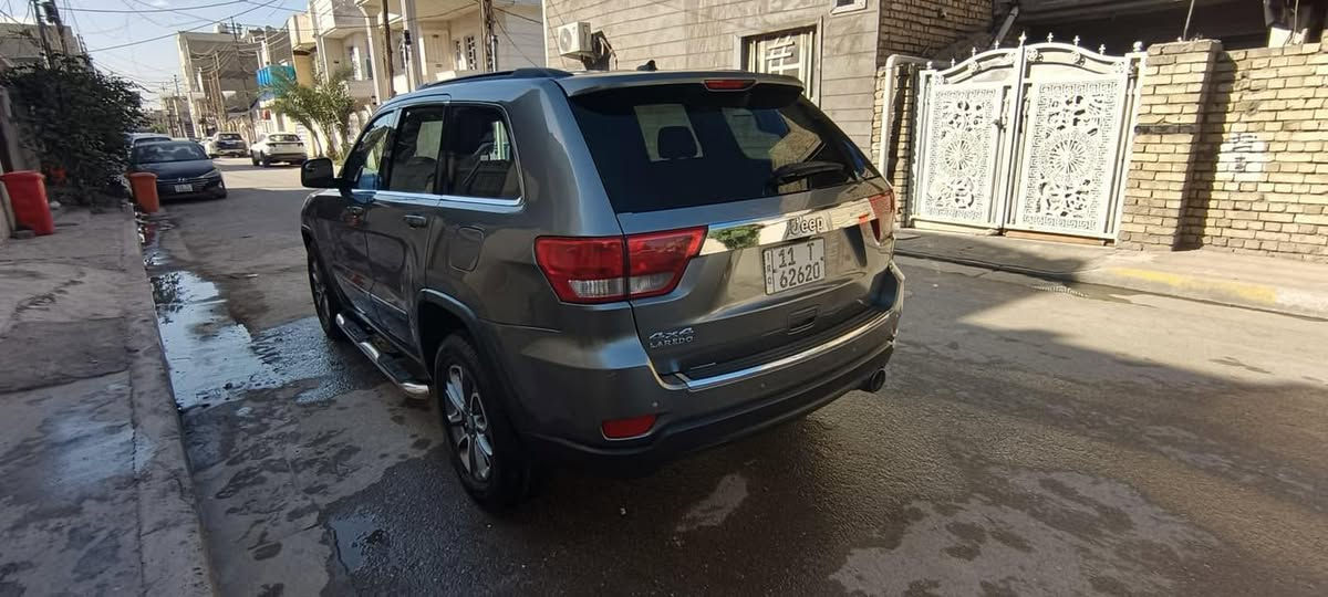 السلام عليكم للبيع جيب لاريد موديل 2012 رقم بغداد الماني الجديد تحويل مباشر وارد أمريكي بدون حادث السيارة بيها صبغ 
أربع قطع فول مواصفات بصمة وجلد محرك ٦سلندر مامفتوح 
فتحة ماشية 60  ميكانيك جديد كهربائيات كلة شغال وبعد بيها مواصفات 
السعر155 وبيها مجال 
مكان بغداد البلديات 
***********
