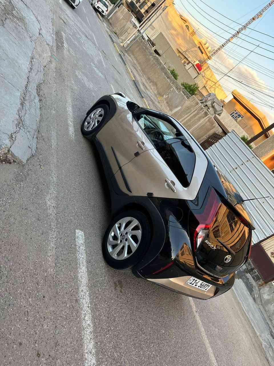 السلام عليكم
تويوتا ايكو 22
خليجي بدون صبغ فقط بارد 
سياره مكينه 3 بستم مكفوله 
ماشيه 83 ماشيه 
مكان السياره بغداد البلديات 
السعر 120 
الاستفسار ***********
