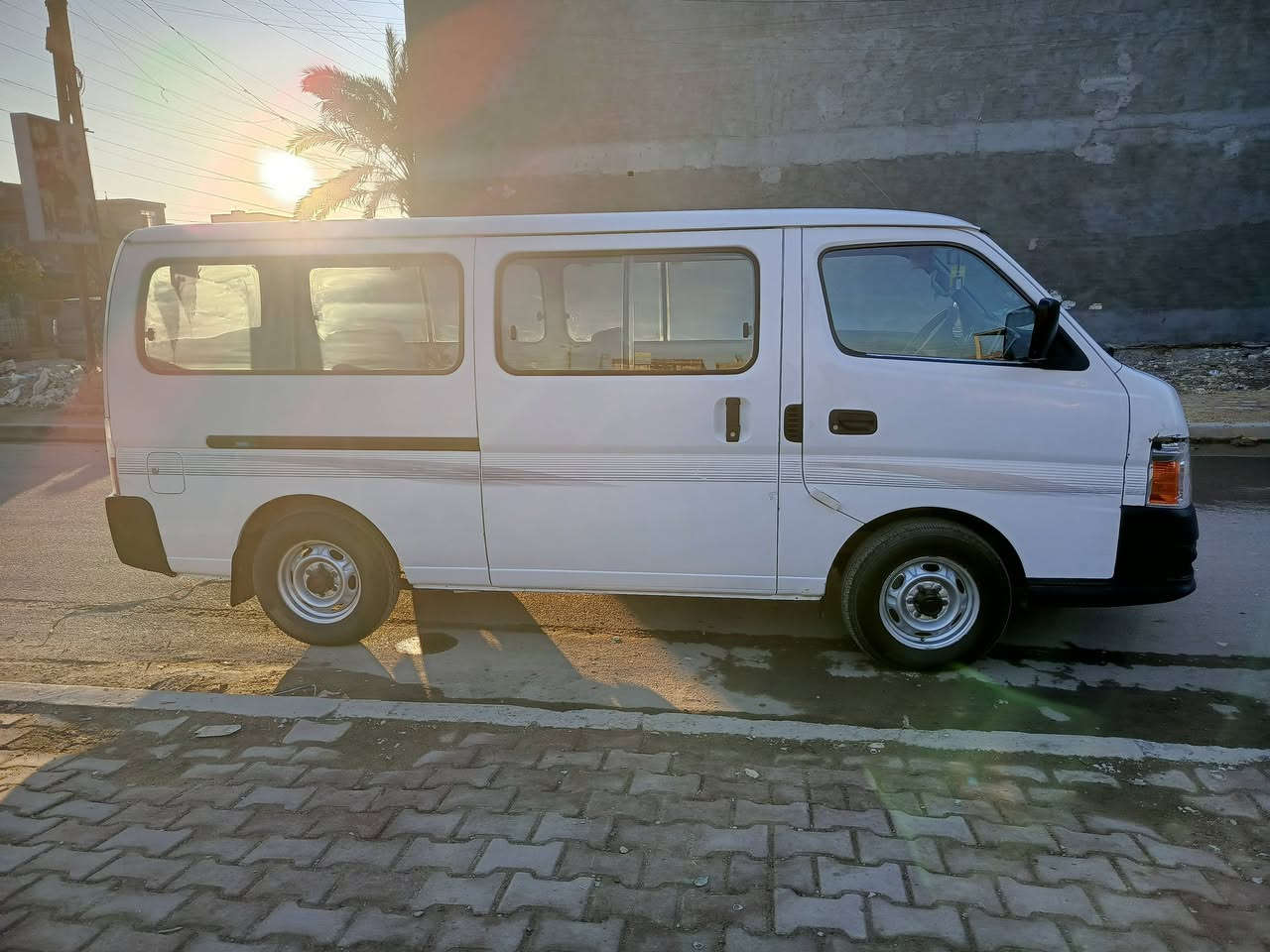 سلام عليكم نيسان يورفان للبيع موديل 2012 رقم بغداد بسمي السياره مكفولة عده الطخات  المشره بل فيديو   مكينه كير اكسل مكفول تبريد تدفئه شغال تخم تاير السياره مصفره هيئه غرامات السعر 135 التفاصيل الاتصال على الرقم ***********
