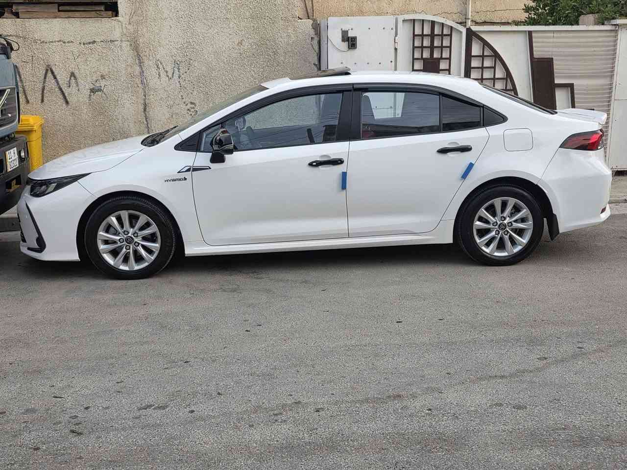 سلام عليكم كل عام وانتم بالف خير  كورلا هايبرد علامه زرقاء موديل 2024 بيهه نص دعاميه الخلفيه صبغ وبيهه مكانين بارد كلش صغار تقرين اربع اصابغ  سياره فول بغداد باسمي تحويل ممباشر سعر 139 مكاني بغداد رقمي ***********
