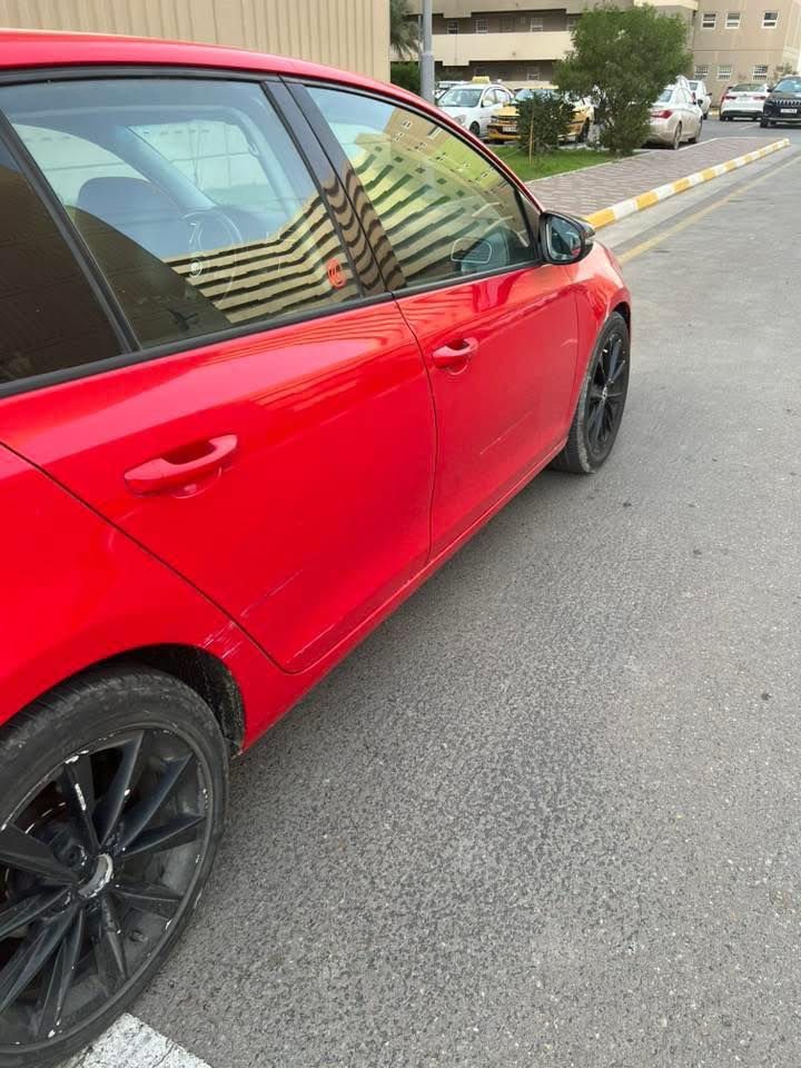 السلام عليكم

كولف 2012 خليجي
مكفولة من الصبغ عدا الدعامية الامامية وشخط بالباب مال عكس السايق
رقم شمالي الجديد
داخل مدوشم وكشناتها الاصلية بعدهم شركة
فتحة سلايد
لايت زنون 
محرك جديد
ماشية 260
صدر تبريد كير خير من الله 
الله شاهد سيارة جديدة وتخبل
السعر 90وبيها مجال خابر وتدلل
للاستفسار *********** مكان السيارة بغداد بسماية
