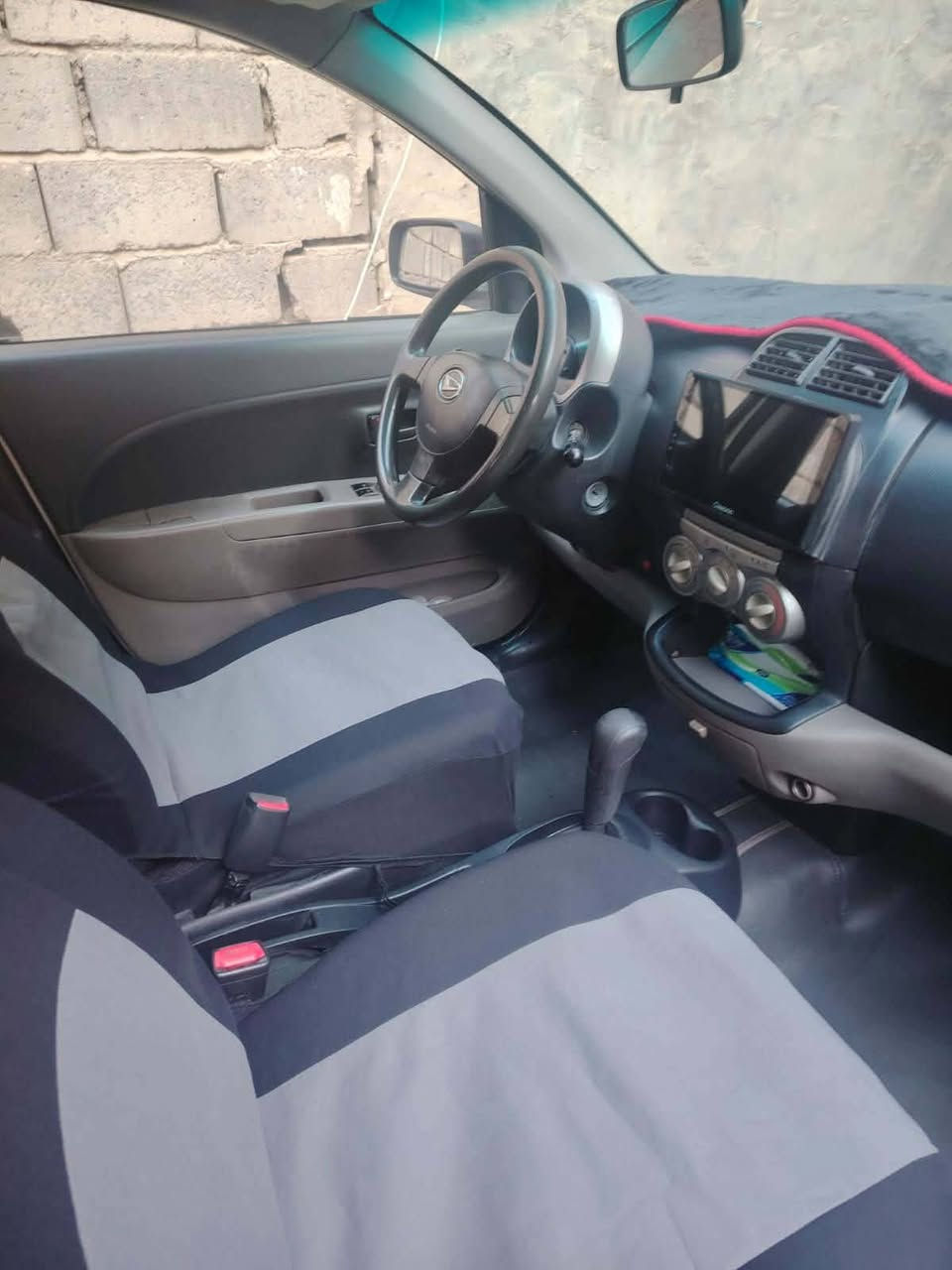 السلام عليكم 
داهستو ياباني موديل ٢٠٠٧ بدون ضربه وحادث
كير محرك صدر داخل نظيف ٥٥ ورقه قفل
مكان سياره بابل ***********
