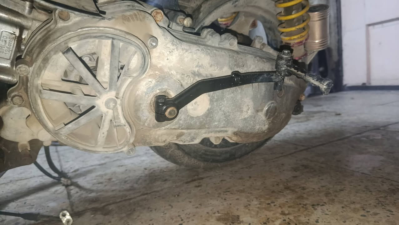 دراجه سكنس نثيه 140 ياباني كابرتير الدراجه كوم حديد بس تفاصيلها كتالي
ضفيره جديده مال تفصيخ
كفرات كامله بس بيهن كسورات موجوده اني فاتحهن
مكينه تجفيت جديد مضبوط وكم موجود سحب قوي 
الدراجه عطلها كهربائيات ناريه بيه تشتغل بس تكطع ومن تطفى يرادلك 10 يلا يشغلوها وايضآ الكابريتر تعبانه ابيع كوم حديد الي تفيده معروضه 250 الف بيها مكاتبه مكان الحريه الدولعي موجود واتساب ومازنجر رقم الواتساب ***********
