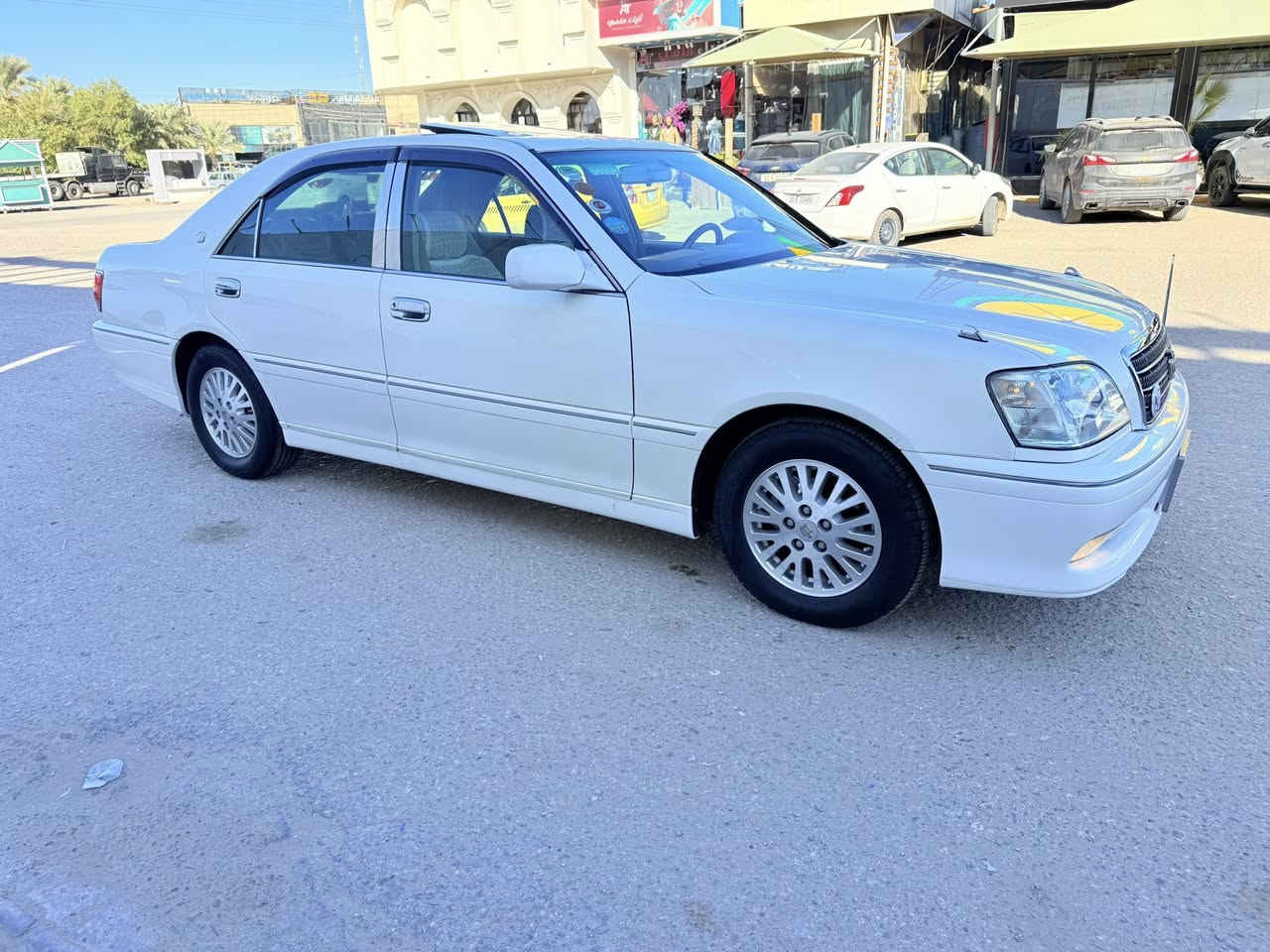 سلام عليكم سياره للبيع ثلاث دگم كرستال فتحه تحكم ستيرن اصل كرستال مديل ألفين وثلاثه شاطي خمسه وسبعين الجوه تحويرت نجف والفوك أمارات الويل حصيره ملسق وسنويه ورقم ما مدفوع گمرگه ولا مفحوصه لاكص ولاضربه ولا نقل چثه رقم للتواصل ***********
