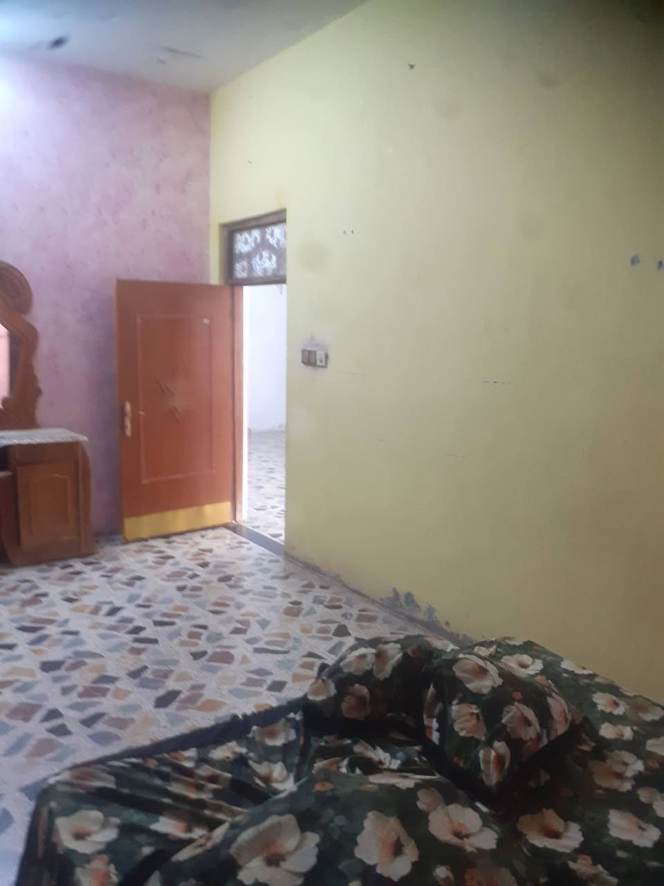 دار للبيع طابو صرف بسمي المساحه 200 المكان  حي السجاد مصفر ماي وكهرباء بي 2غرف وصاله جبيره ومطبخ حار وبارد ديوانيه جبيره اثنين حمام و تواليت واحد السعر 65 وبي مجال *********** وهاذه بي وتساب ***********
