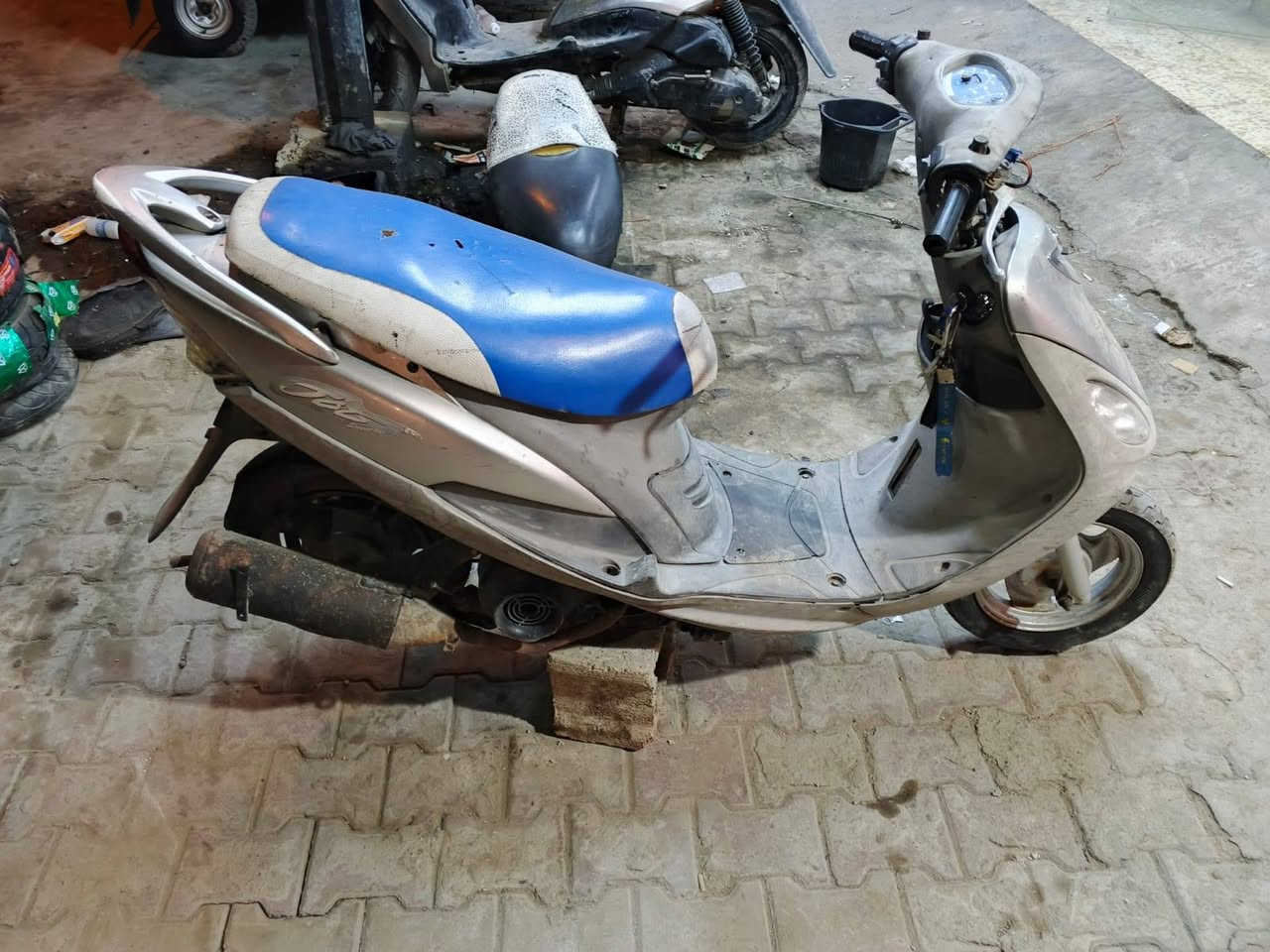 سلام عليكم دراجة
ماكس منغولي الدراجة خير من الله سلف وهندر بكول وقت 
الدراجة نقصهة بس مازدة والكصة ب 300 وبيهة مجال المكان بغداد البياع 
***********
