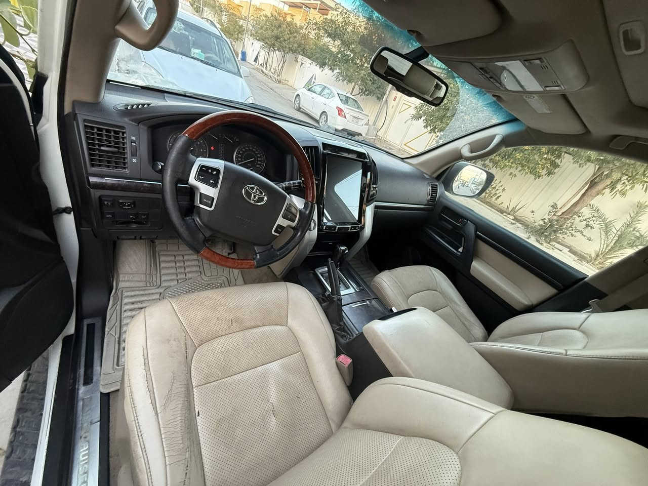 للبيع لاندكروز رقم بغداد 2008 صبغ قطعتين باب وجاملغ امامي  وباب سايق بي بارد شبر / 6 سلندر تحويل مباشر جاهزه من كلشي تخم تاير كير محرك تبريد حداديه كله جديد السعر 265 العنوان نجف ***********
