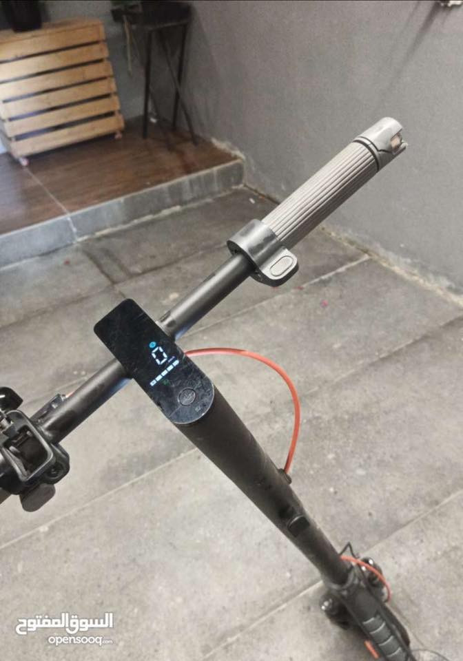 سلام عليكم 
 ( سكوتر شاومي فايف )
السكوتر نظيف جدا و اخو الجديد 
فدشي كلش مرتب و حلو مناسب لجميع الأعمار
سرعه السكوتر :السكوتر سرعته مناسبه و امن جدا لل أطفال 25Km
المسافه:السكوتر يقطع مسافه ٦٠ كيلو بل شحنه الوحده مسافه ممتازه جدا و مناسبه للتنقل الداخلي
سهوله نقله:السكوتر وزنه خفيف و تكدر تودي وياك ل اي مكان قابل للطي
و كذلك يوجد تطبيق للسكوتر خاص يقرأ الشحن و المسافه المقطوعه  و يمكن قفله و فتحه من خلال البرنامج و مميزات أخرى 
السكوتر يحتوي على نظام ضد السرقه فا إذا قفلته من التطبيق اي واحد يجي يحركه يكوم يشتغل الضوه مالته و يقفل التاير
السكوتر ماشي 450 كيلو فقط اخو الجديد 
و صاحبه مهتم بي كلش
السكوتر يجي بي ثلاث وضعيات قياده Walk,Drive,Sport
و شاشه تقرا الك كلشي بل سكوتر 
و بل عافيه على الي ياخذه
———————————————————————————
السعر:450 و بي مجال للشراي 
العنوان: مجمع البدور
للتواصل:***********
