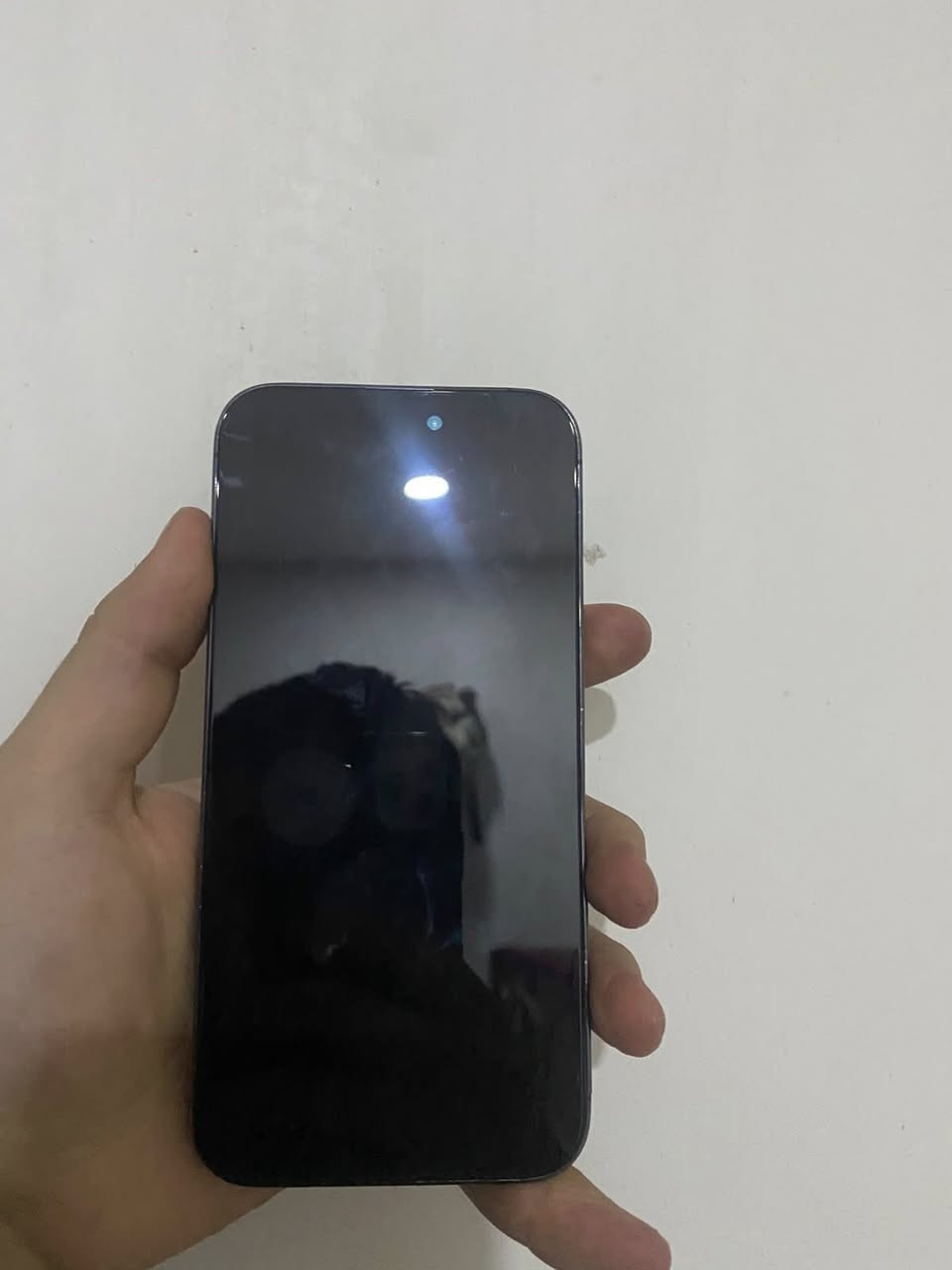 ايفون 14 برو ماكس
ذاكره 256g 
كامره و فيس ايدي شغالات 
عيبه بطاريه مبدله 
شاشه مبدله 
مفطور بل ظهر 
سعره 400 و بي مجال للشراي رقم ***********  مكاني بغداد الاعظمية

