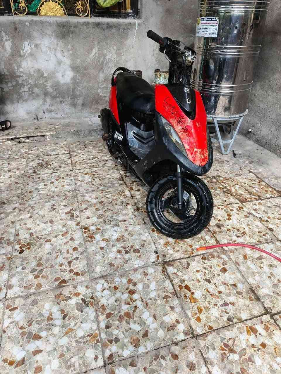 السلام عليكم  عندي ماكس عدله شغاله سلف وهندر شرط حلوه بيه معدل قوي 💪حلوه بيهه نقوصات قليله السعر 350وبهه مجال حك الجيه المكان حي ور الرقم ***********
