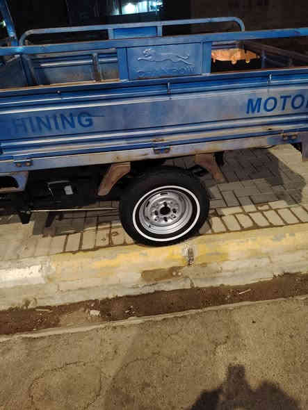 السلام عليكم  ستوته 20 مكينه 23 ما مفتوحه تاير جديد شاصي مكفول من اللحيم كفاله عامه كهربائيات فول ستوته ماعايزه اي شي ماعدا خياس بالشخاطات مثل ما واضح حصيره مابيهة شي ستوته مال جناي متعوب عليهة رقم وسنويه باسمي لل30  تاخذهة وتدعيلي وعلي ربع ما تخسر عليهة الي تعجبه يتصل وبي خير ويتدلل مكاني سماوه ***********
