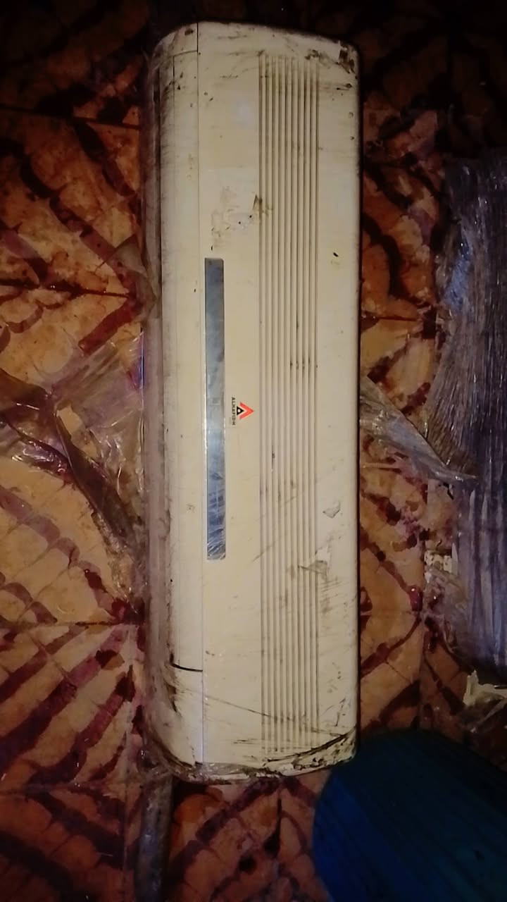 السلام عليكم سبلت الحافظ 2طن مستعمل بس بعده جديد هذا لافه بسلفون نايلون نقصه بس بواري فقط 

السعر 400 الف

الإستفسار على هذا رقم (***********) بيه واتساب
