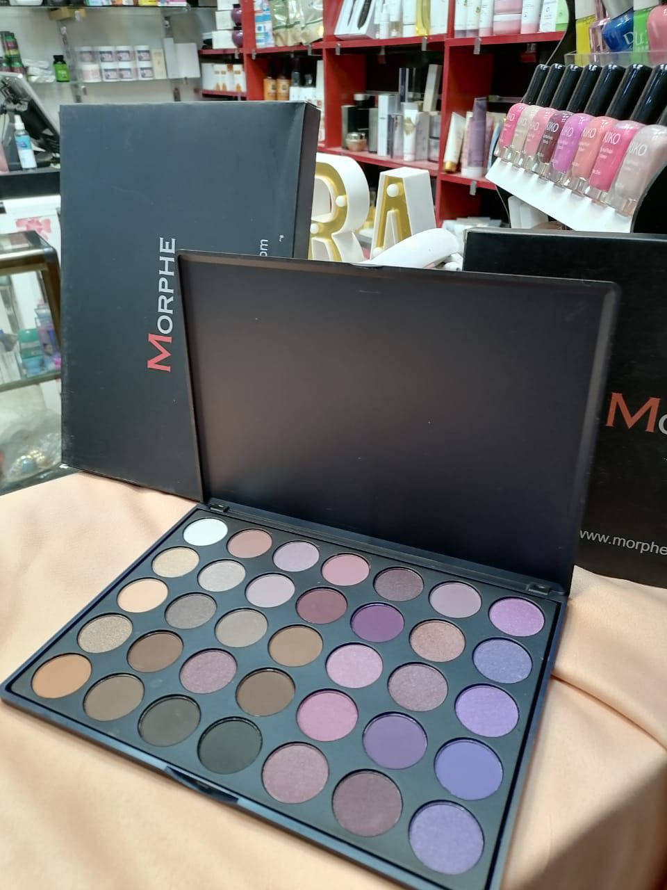 عندي شغلات كوزمتك صبغ الشعر وصبغ اضافر عطور نسائية ملابس نسائية حمره كل شي موجود للاستفسار الاتصال على الرقم *********** او مراسله ع خاص علما يوجد واتس اب
