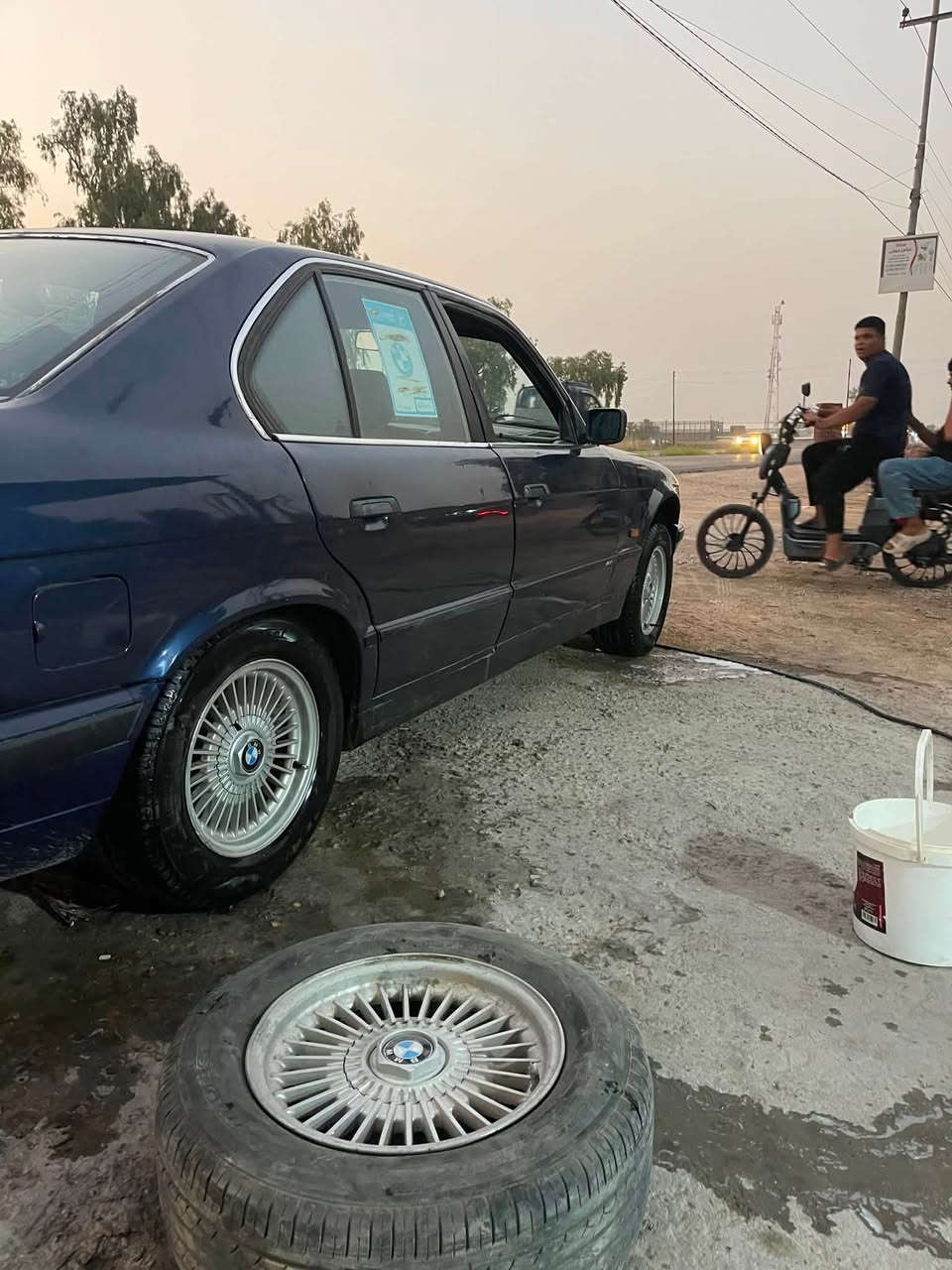 السلام عليكم شباب عندي تخم ويل هوه والتايرات شعاع  هوه وكبات 4بلادي / ويلين عدد2خلفيات Mحجم 18المكان حله قرب جسر النيل ***********
