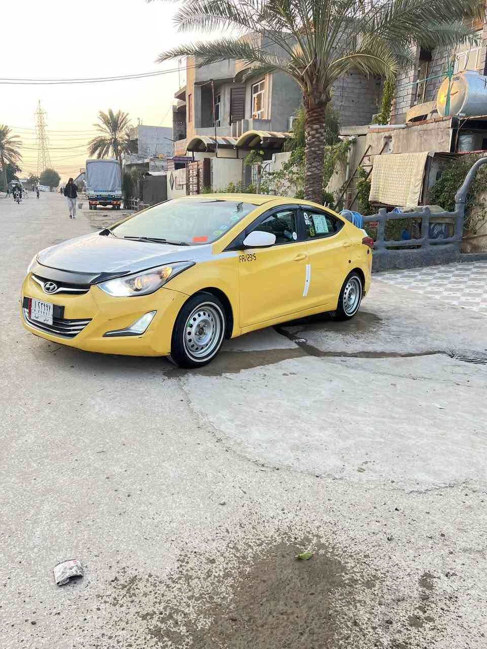 سلام عليكم عندي النترا ٢٠١٤ وارد امريكي رقم ديالي شرط تحويل غرمات وهيه مصفره  حادث امريكا باب وجملغ ليمنه محرك كير صدر تخم تاير مكفولات داخلهه مدوشم كله سياره احله من صور مال جناي اخوتي بدون كسران مكان السيارة ديالي رقم ***********السعر ٩٧ وبيهه مجال
