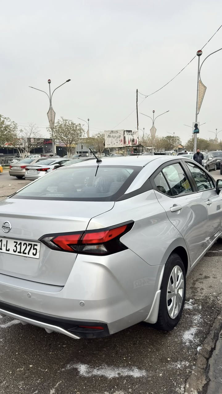 نيسان فيرسا 2022 السيارة مواصفات رادار امامي خلفي تحكم استرين كاميرا وشاشه وتحديد سرعه السيارة جديده ماشية 20ميل  محرك كير ابشرط برغي مامفتوح السيارة بيه جاملغ وبونيد  صبغ بدون دواخل السيارة بدون بارد بدون حالوب بدون رصعات اسبير مانازل رقم سنوية كله جديد بسمنه اتريد تحويل اتريد وكاله حاضر 
السعر 120 وبي مجال بسيط للطيبن 
الاتصال عالرقم /***********
