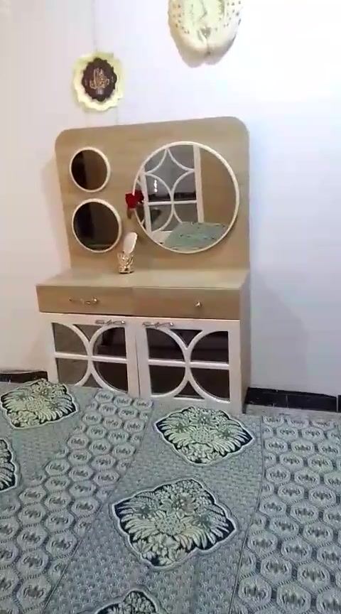 هاي الغرفه للبيع هيه ودوشك مالها وياها كمدينه
ب ٣٠٠ وبيها مجال


**إذا كنت صاحب هذا الإعلان وتريد حذفه لأي سبب، رجاءا أرسل رسالة إلى الدعم الفني**
