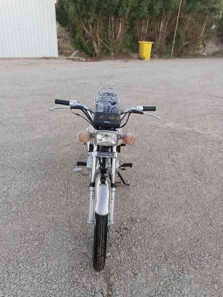 السلام عليكم دراجه ارشه 26 فول مواصفات دراجه شغاله من كلشي كهربائيات كله شغاله ماصارله شهر من طالعه من المعرض نضيفه شوفت عينك   للبيع السعر 725بيه مجال الرقم ***********
